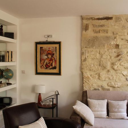 Agreable Maison De Ville Eyragues Bagian luar foto
