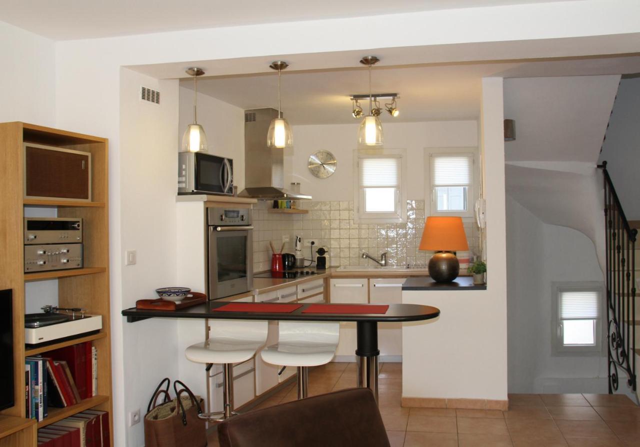 Agreable Maison De Ville Eyragues Bagian luar foto