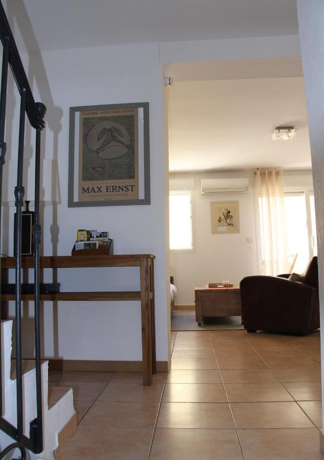 Agreable Maison De Ville Eyragues Bagian luar foto