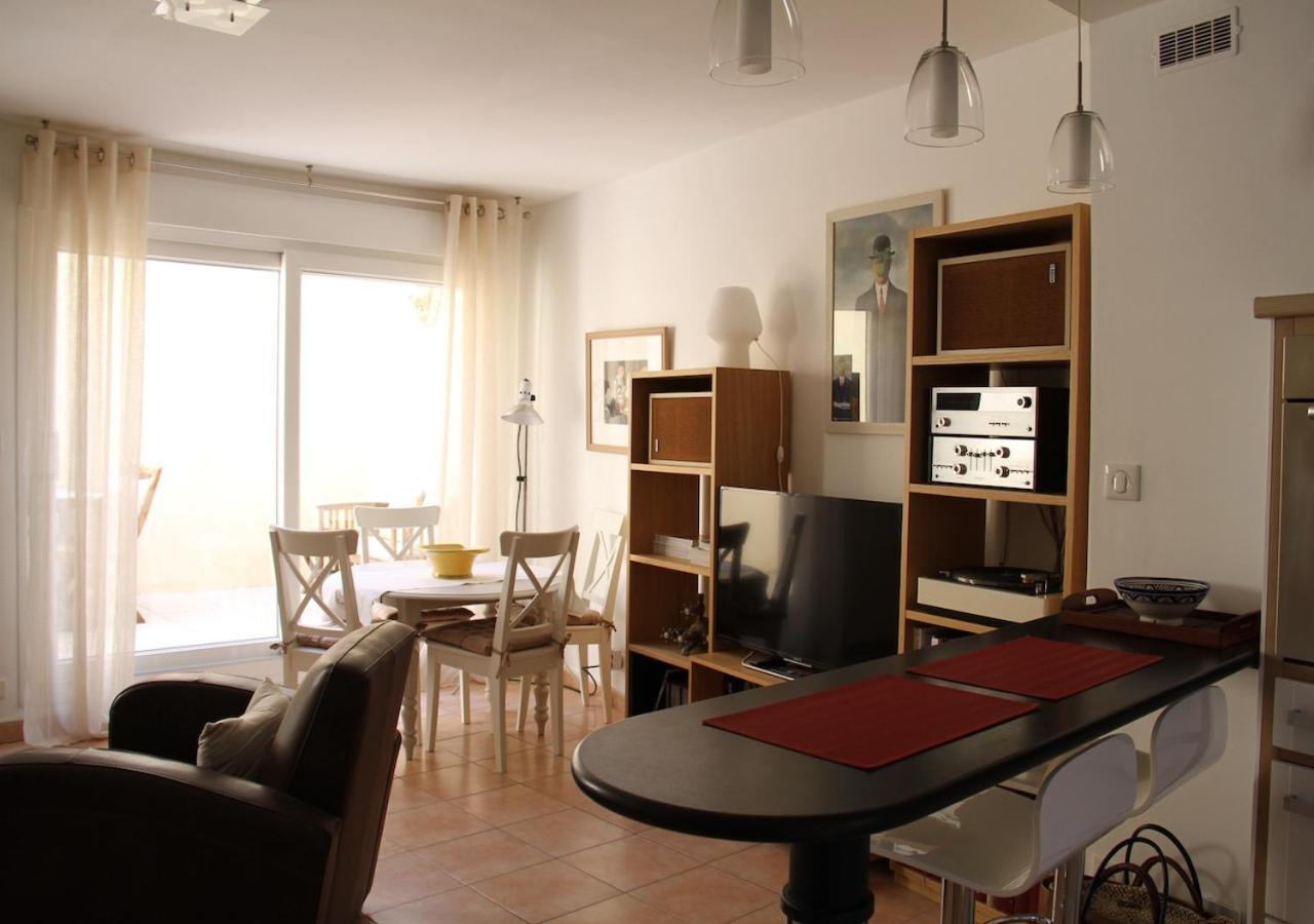 Agreable Maison De Ville Eyragues Bagian luar foto