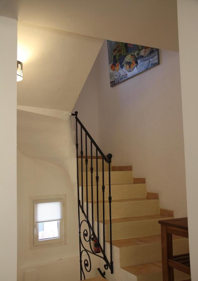 Agreable Maison De Ville Eyragues Bagian luar foto