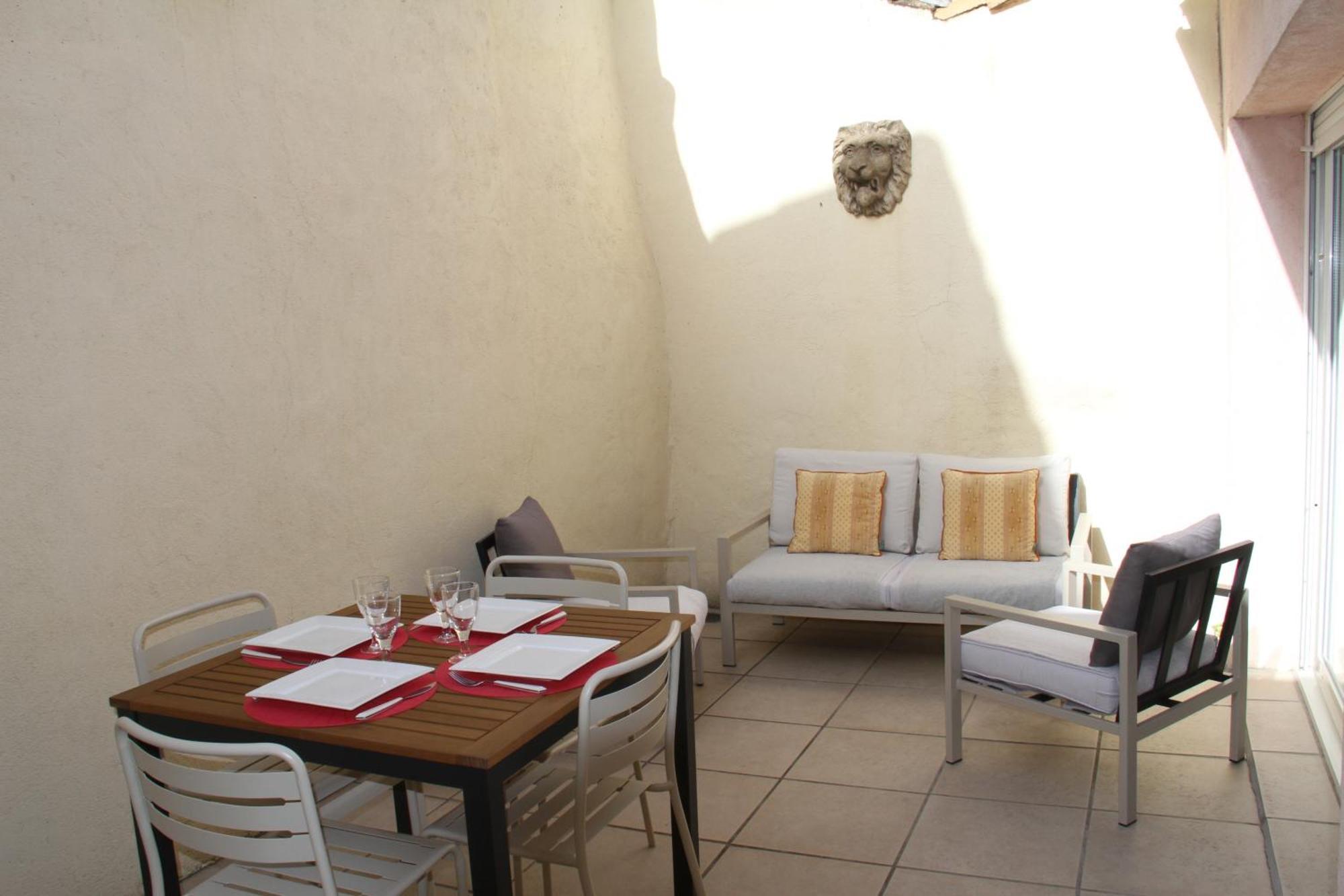 Agreable Maison De Ville Eyragues Bagian luar foto