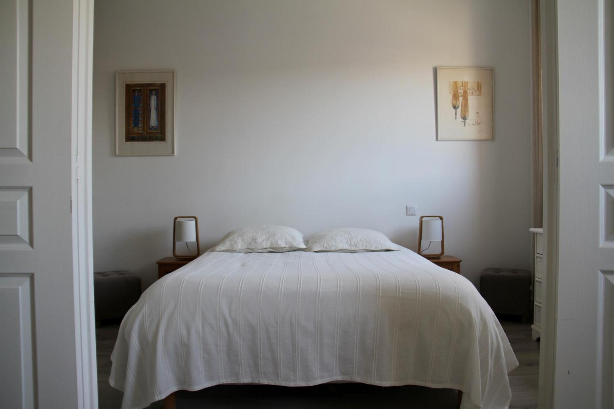Agreable Maison De Ville Eyragues Bagian luar foto